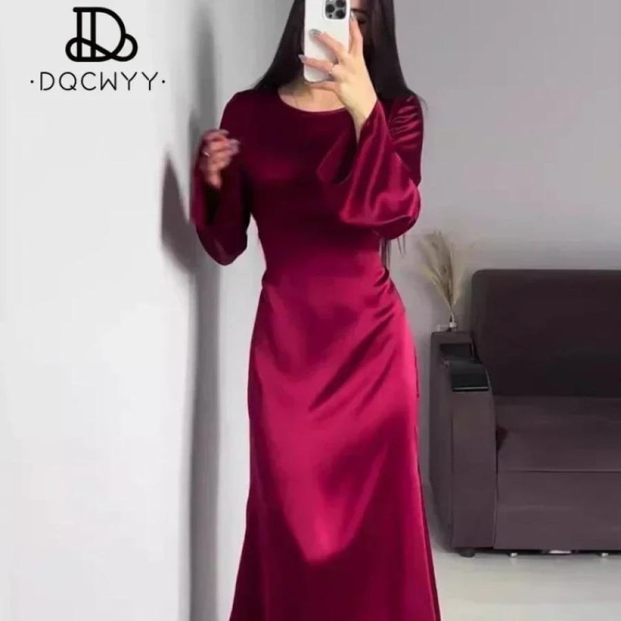 فستان ستان كلاسيكي طويل