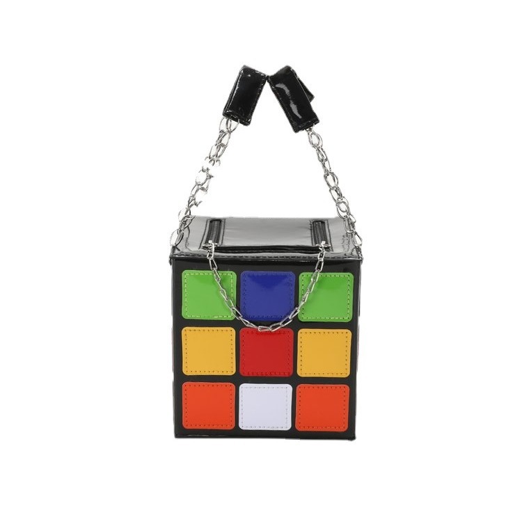 حقيبة يد على شكل مكعب روبيك | Rubik's Cube-shaped handbag