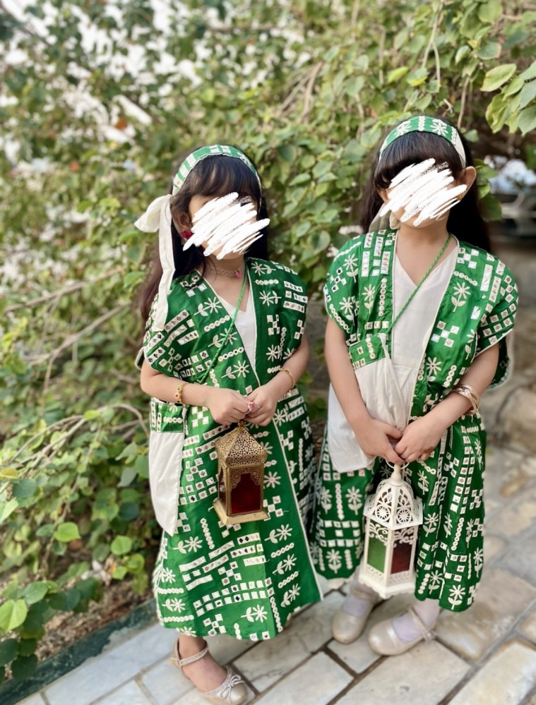 فستان شعبي + ربطة شعر + شنطة