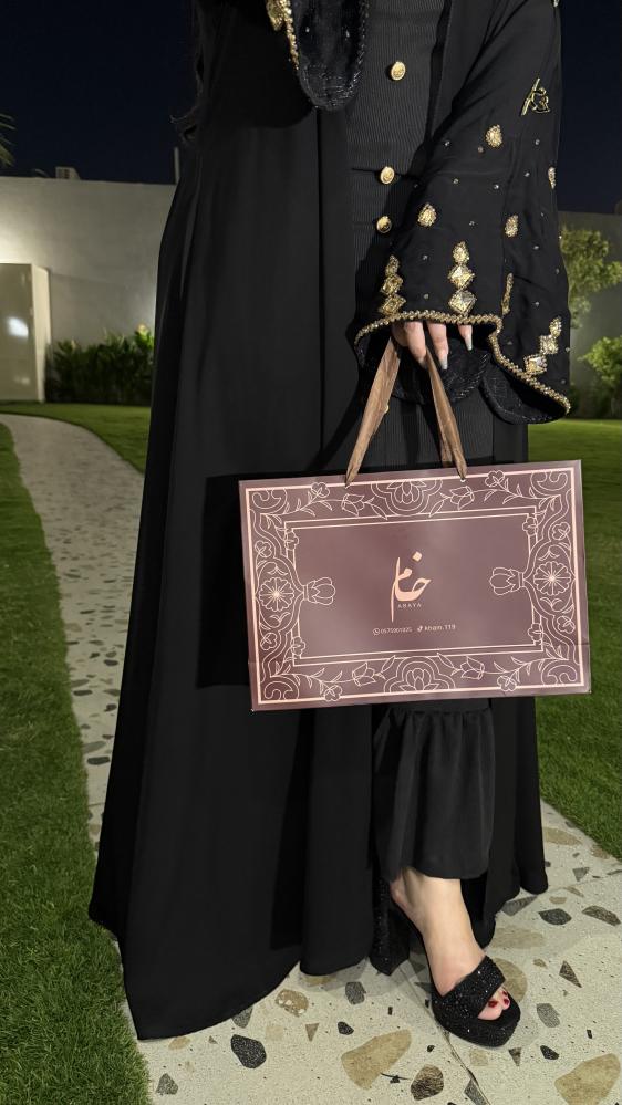 عبايه نص كلوش بلاك بيري فيتنامي شك يدوي ذهبي فخم مع طرحه
