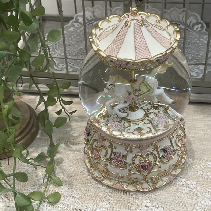 Music Box | علبة موسيقى