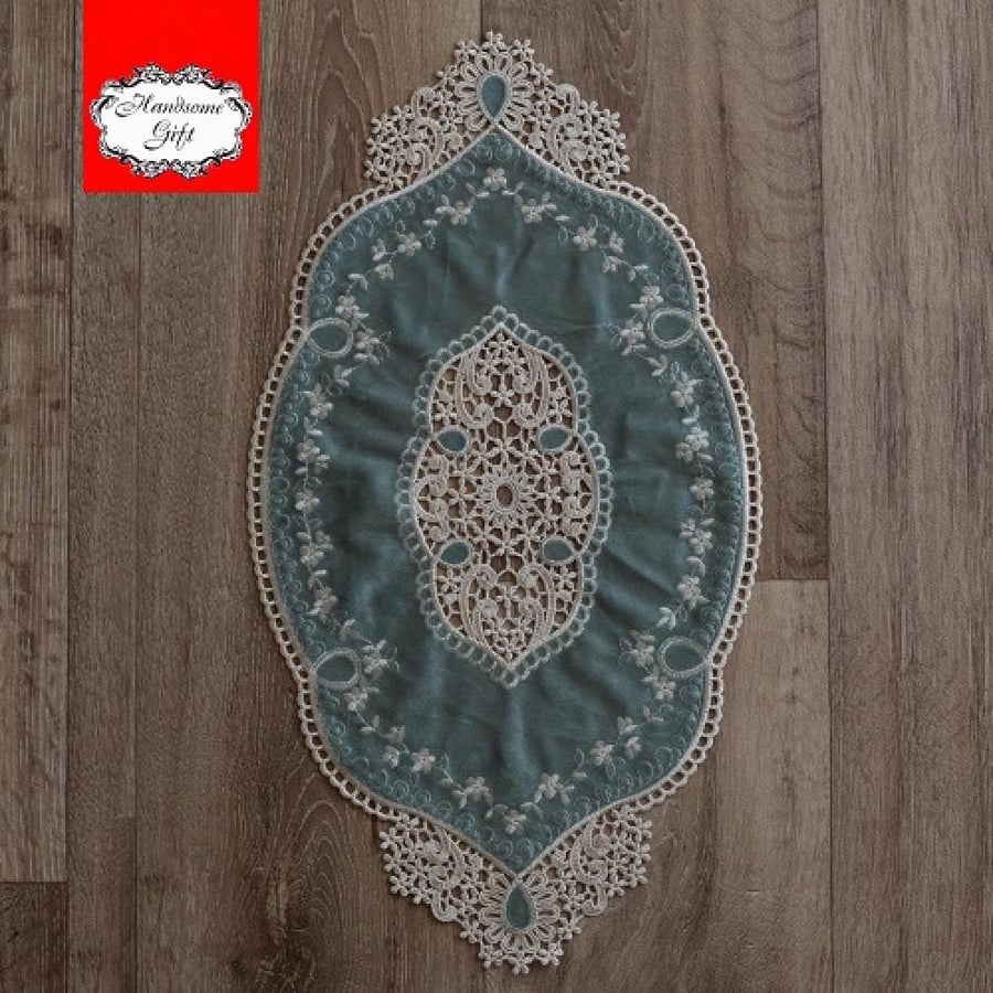 مفرش دانتيل و مخمل اخضر | Lace/Velvet Tablecloth Green 30x54 cm