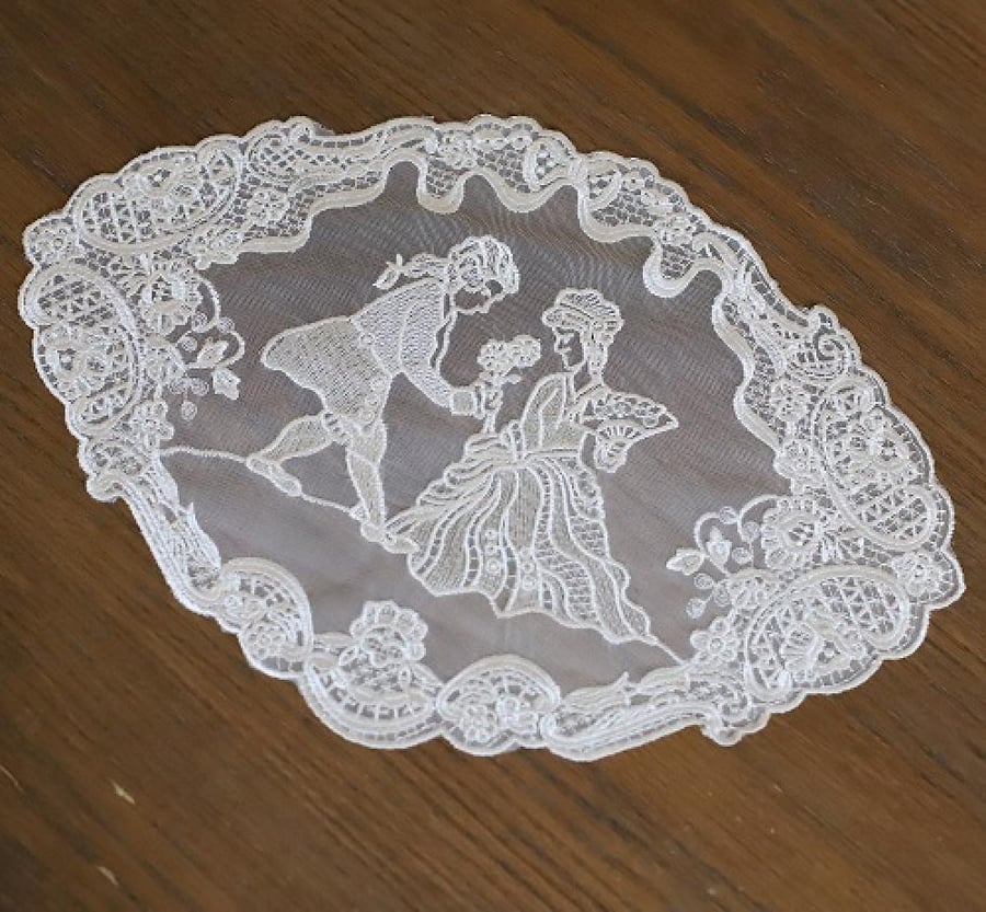مفرش دانتيل بيضاوي اوف وايت | Lace Oval 20x27 cm Offwhite