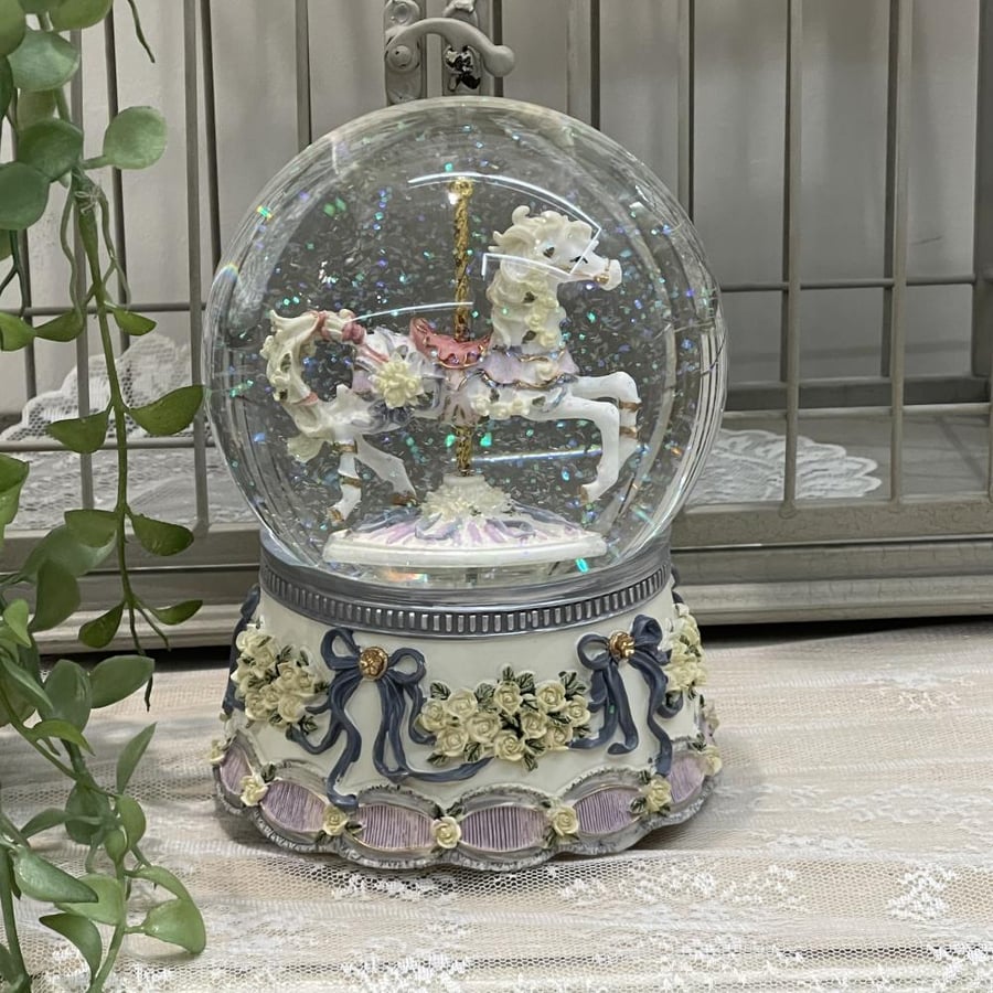 Music Box | علبة موسيقى