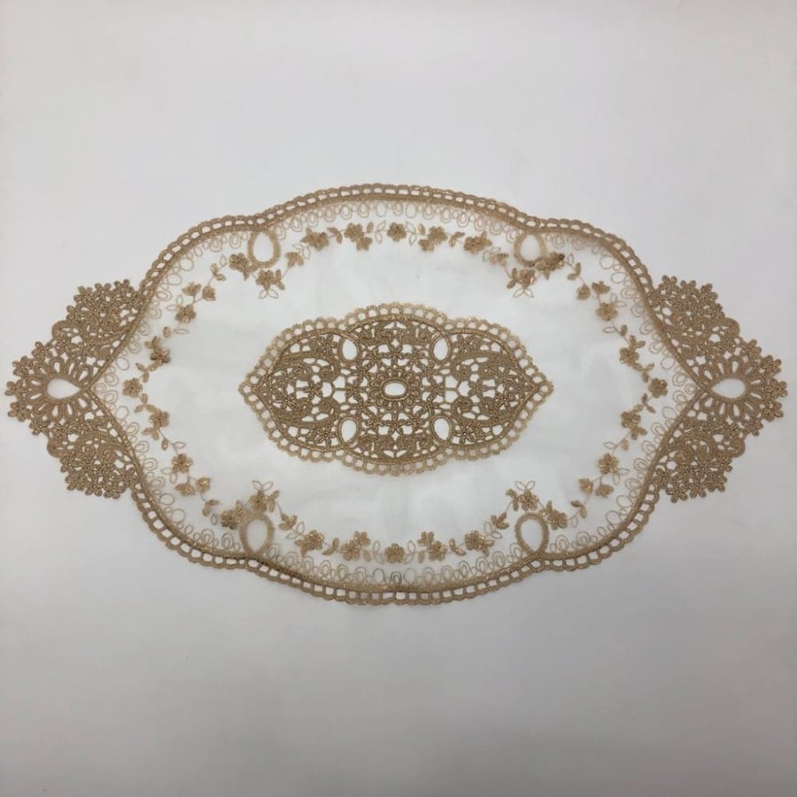 مفرش دانتيل بيضاوي ذهبي | Lace Oval 50x30 cm Golden