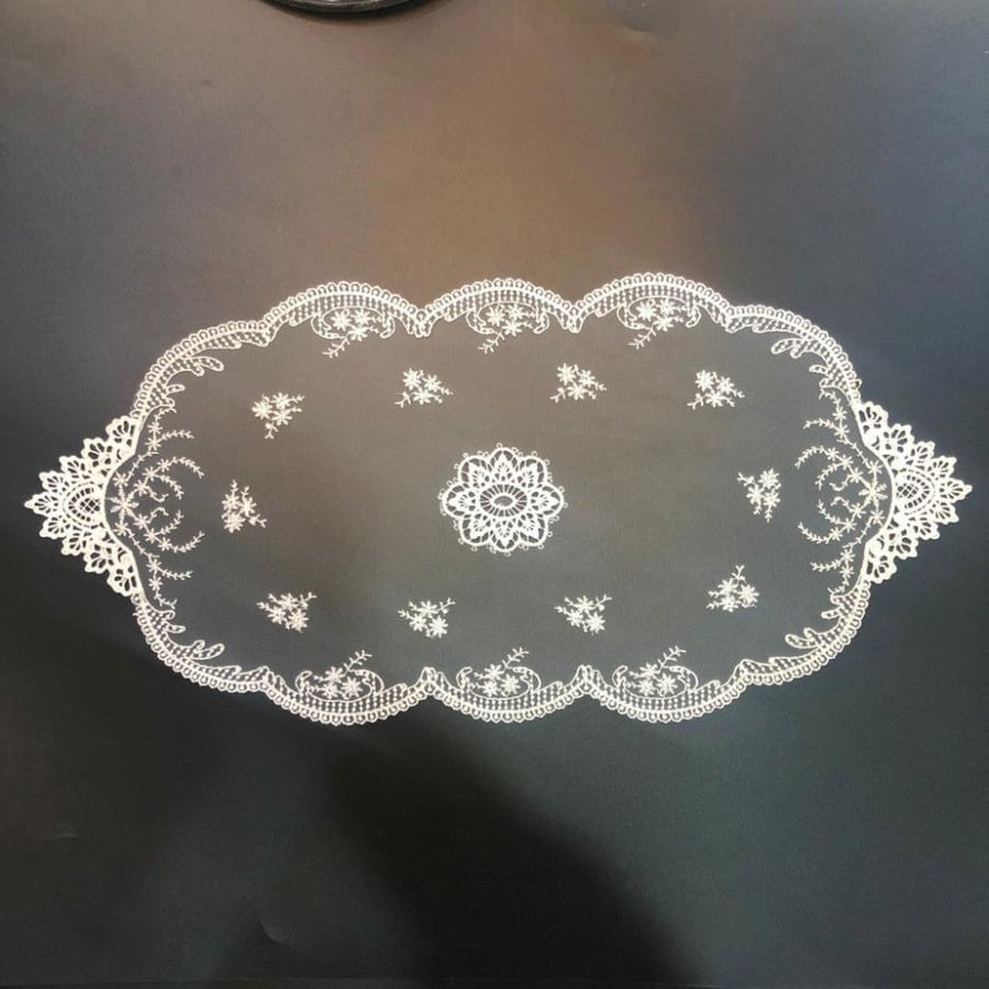 مفرش طاولة دانتيل بيضاوي ابيض 30*60 سم | White oval lace tablecloth 30*60 cm