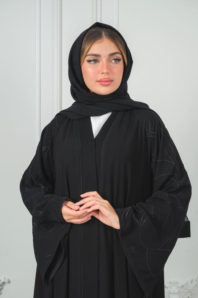 Ceramic abaya in deep black, first grade, with puffed pink sleeves