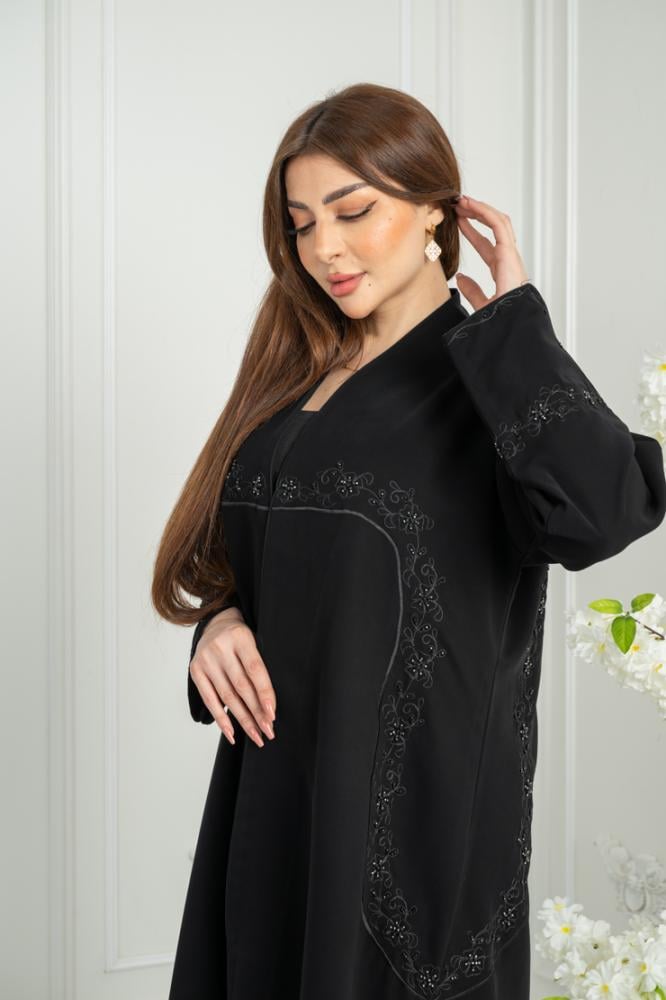عباية نص كلوش كريب فخامة بسواد فاحم