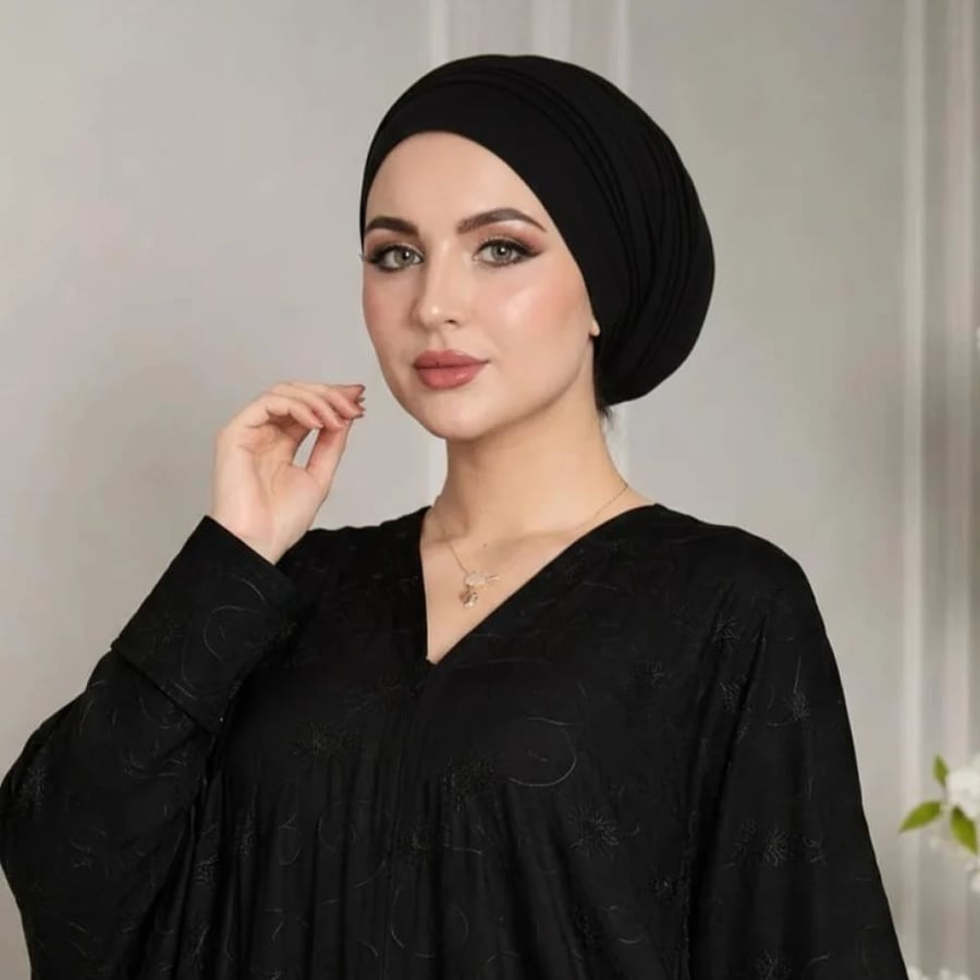 بندانة سوداء قطنية مغلقة – بطانة حجاب مثالية
