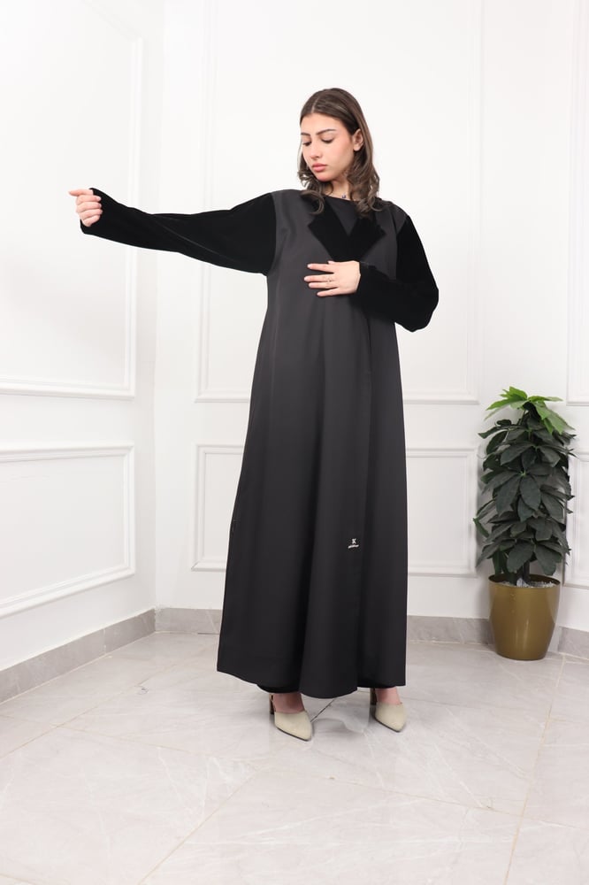 عباية مخمل أسود