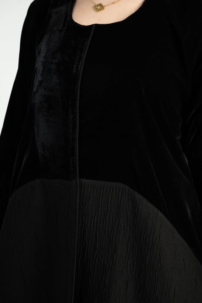 Abaya half wide velvet crowns and waves cuts
