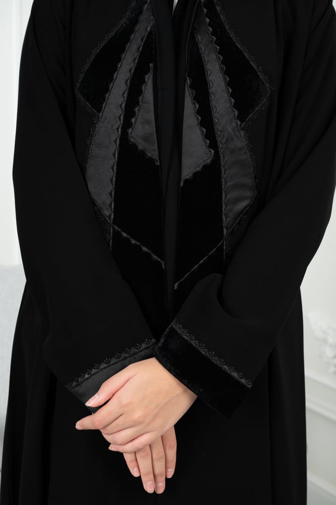 Royal crepe abaya with elegant straight sleeves