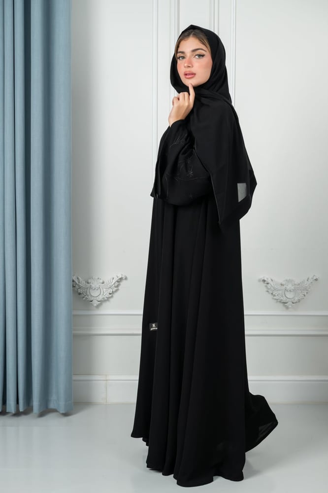 Ceramic abaya in deep black, first grade, with puffed pink sleeves