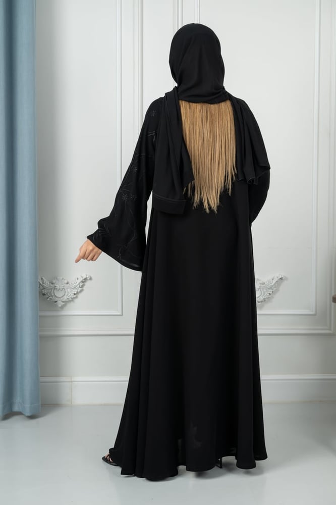 Ceramic abaya in deep black, first grade, with puffed pink sleeves