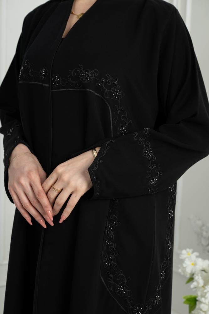 عباية نص كلوش كريب فخامة بسواد فاحم