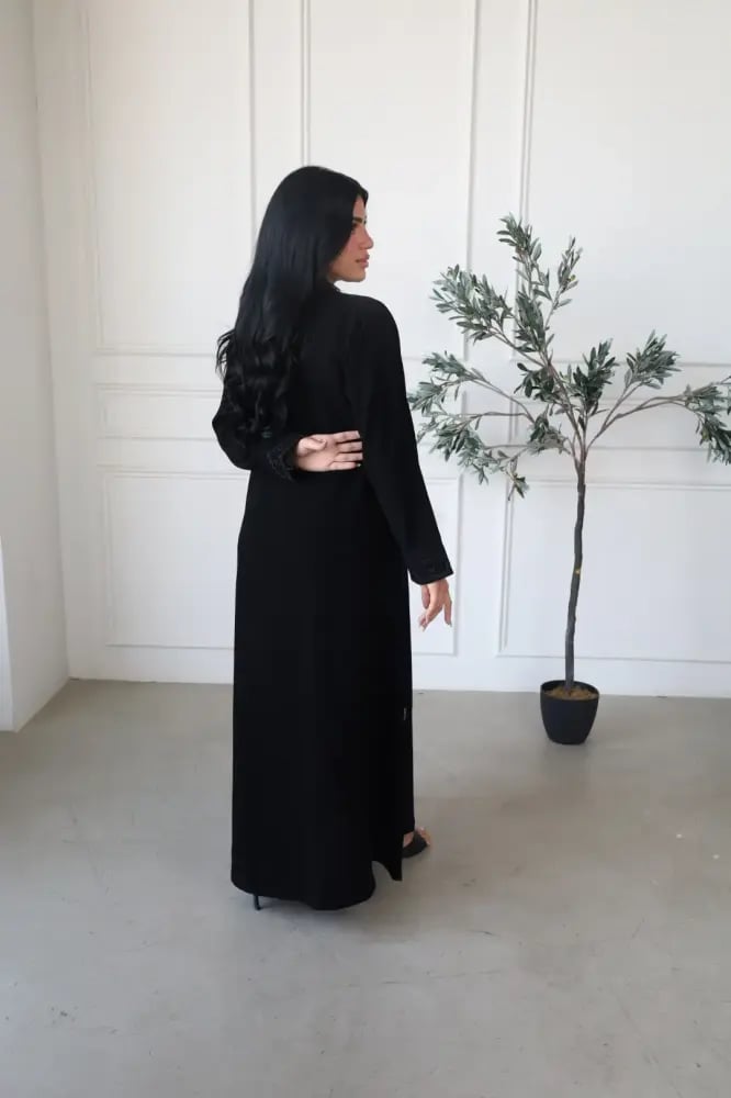 عباية نص كلوش /كريب تيجان سواد فاحم
