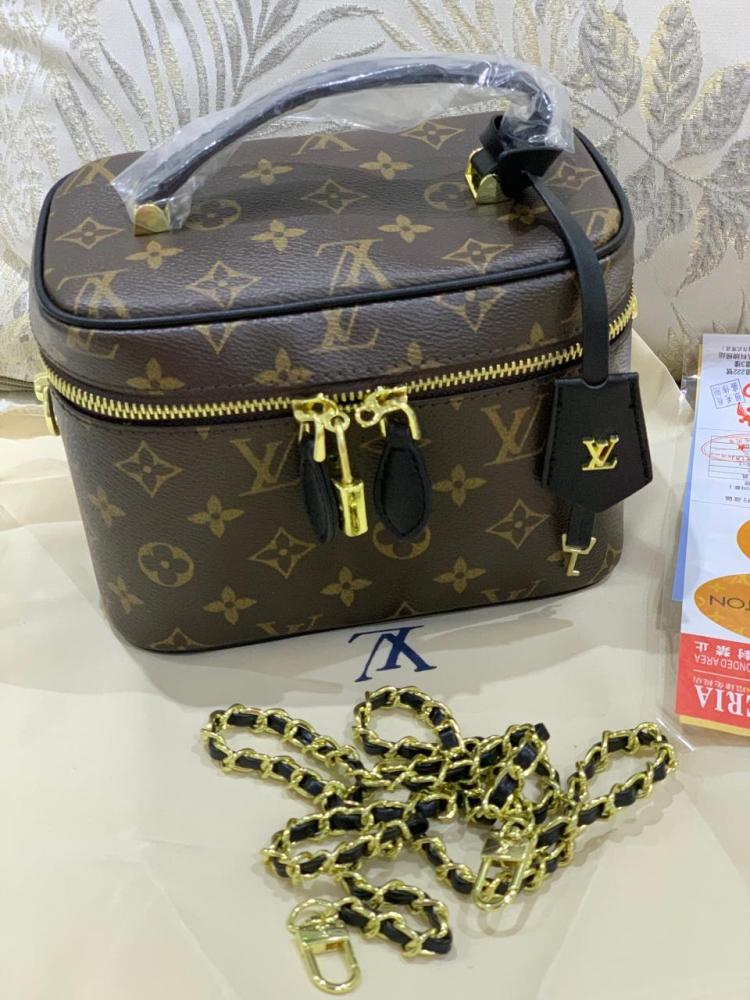 شنطة لويس فيتون Lv vanity Pm كاجوال  المقاس : 20 سم