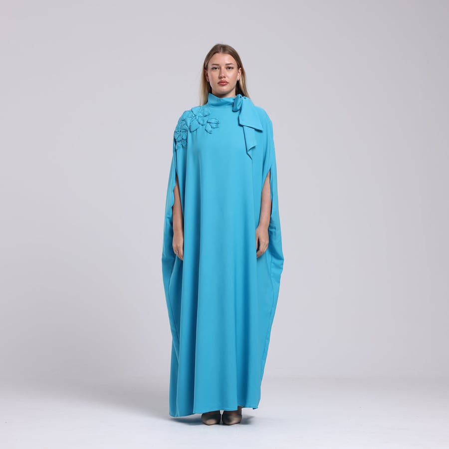 فستان بربطه على العنق