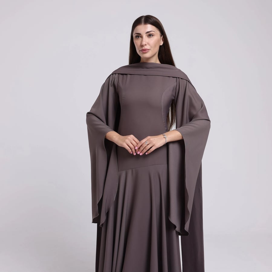 فستان مميز بدلعه طويلة