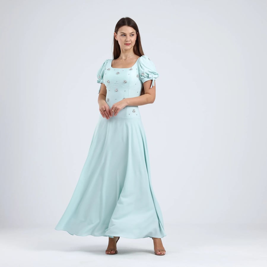 فستان ماكسي مزين بكريستال يدوي