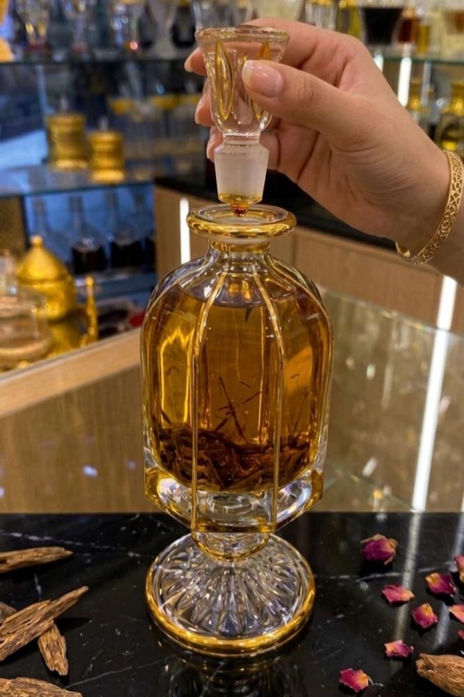 زجاجة عطور فاخره بقاعدة 250 مل ارتفاع 28 سم