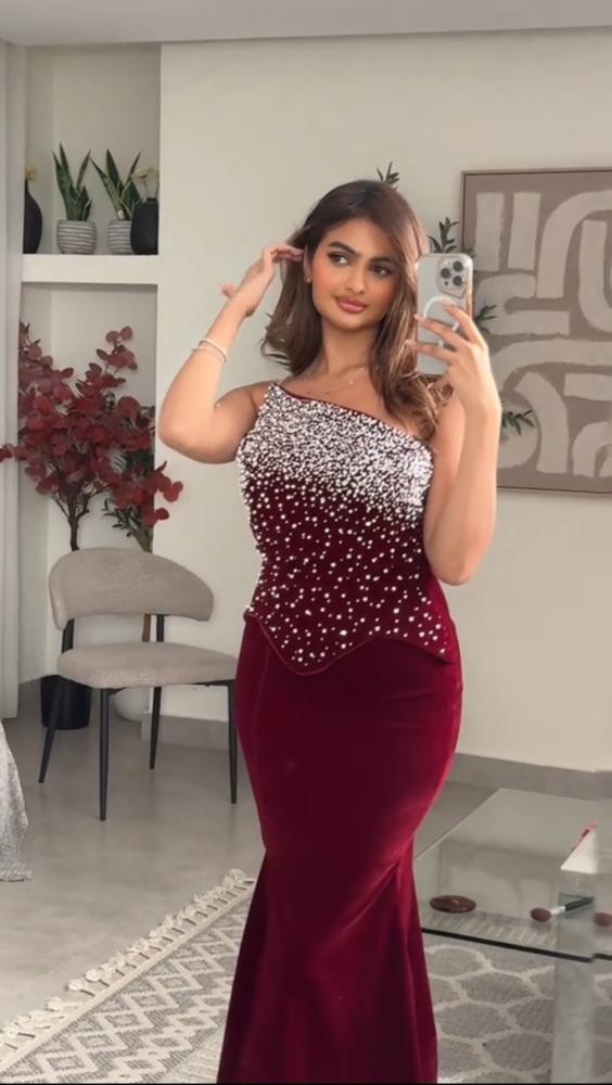 فستان خوخ مع تطريز صدر لول