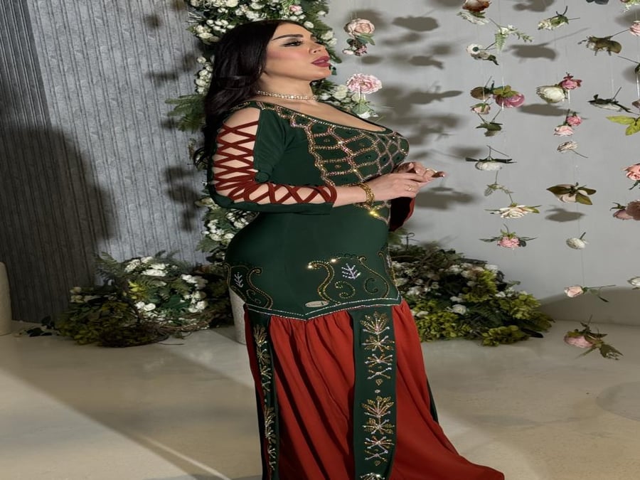 فستان المناسبات الزيتي