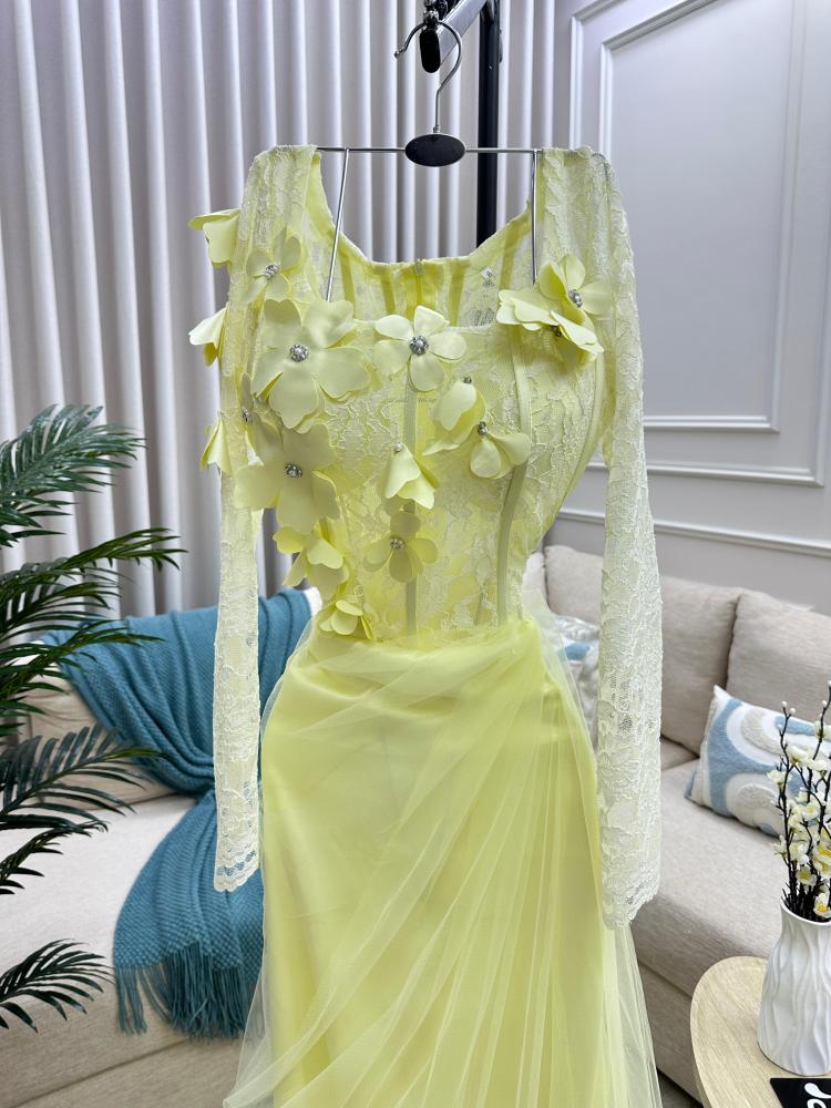 فستان سهره دانتيل مزين بورد