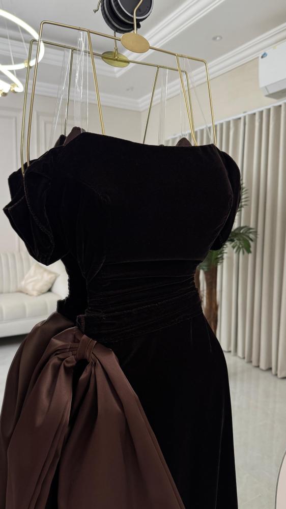 Brown velvet dress with dropped shoulder