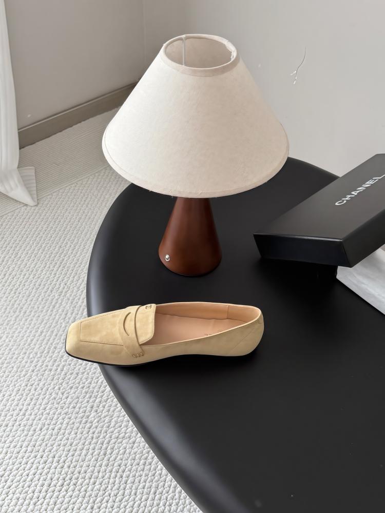 شانيل Loafers