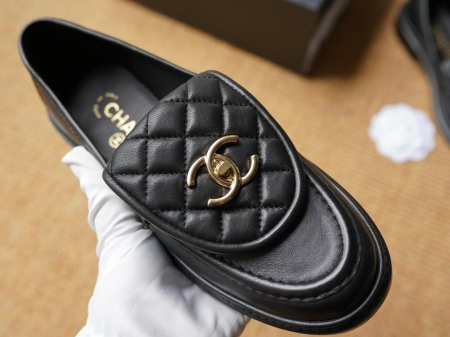 شانيل Loafers