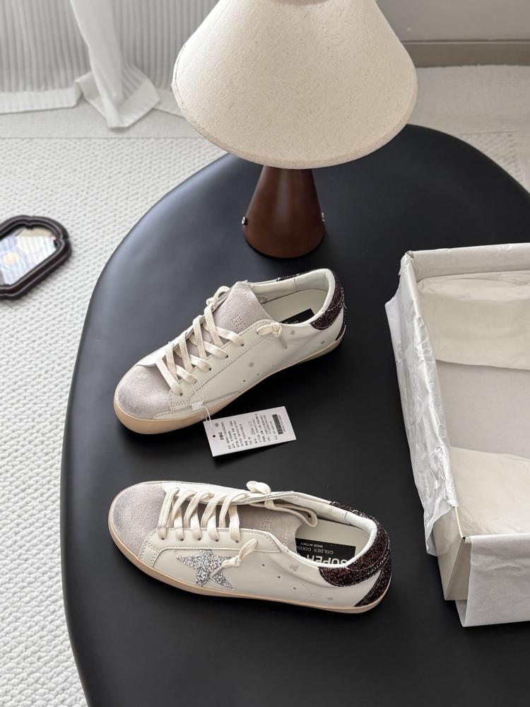 قولدن قوز Sneakers