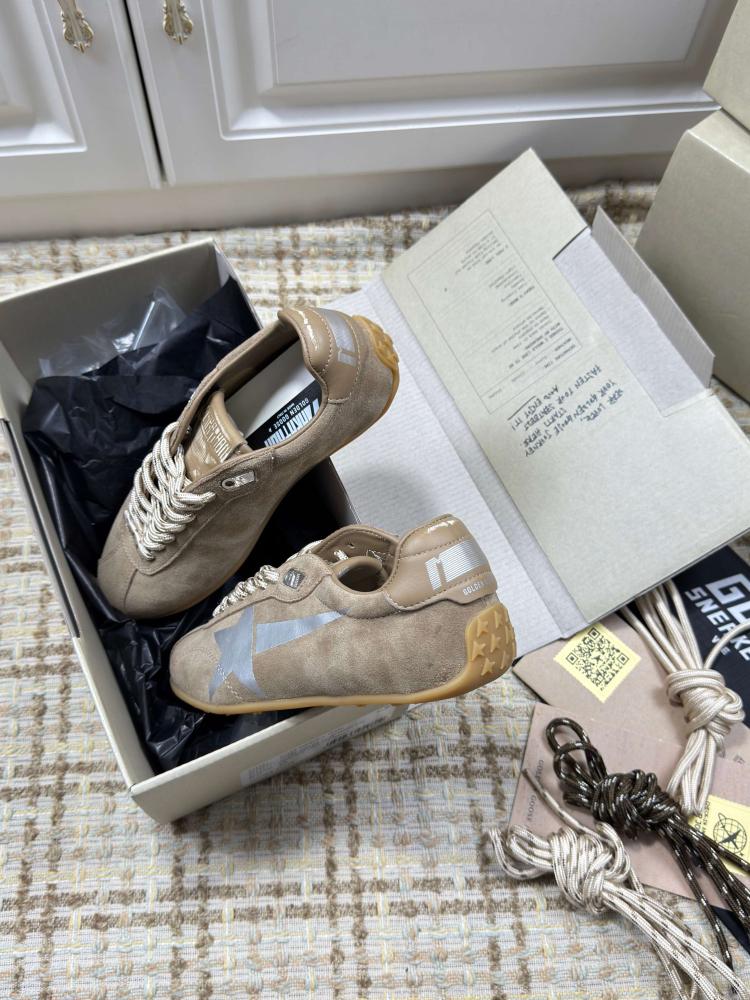 قولدن قوز Sneakers