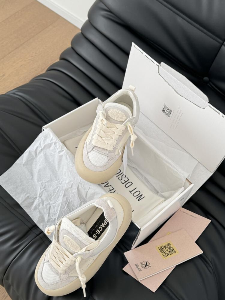 قولدن قوز Sneakers