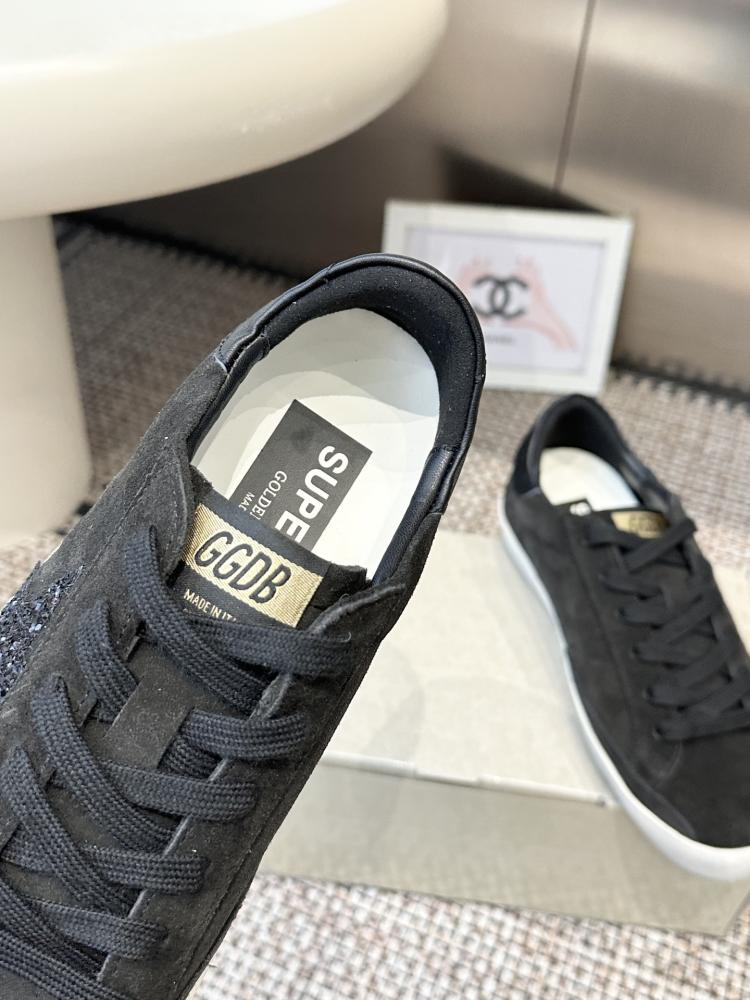 قولدن قوز Sneakers