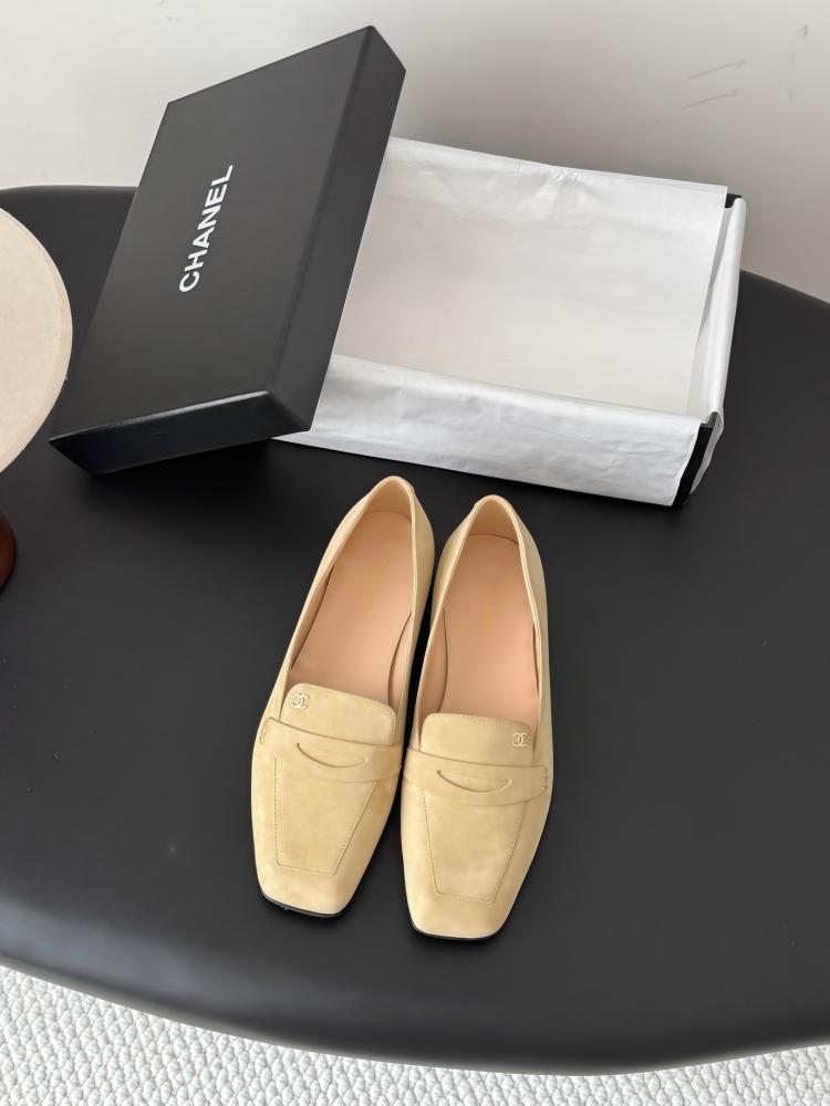 شانيل Loafers