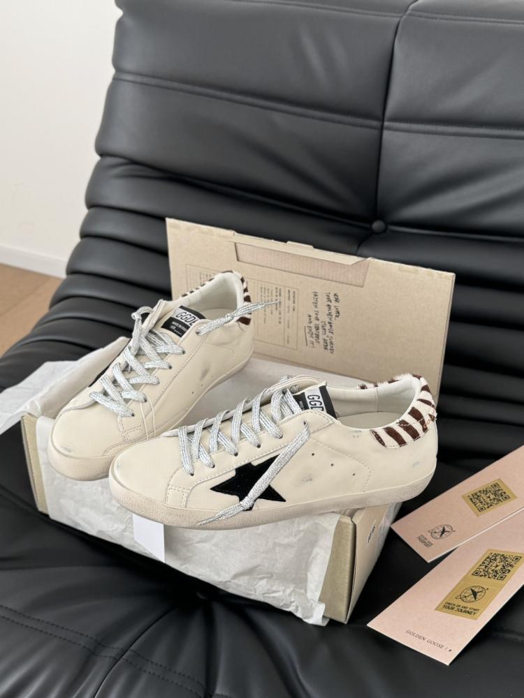 قولدن قوز Sneakers