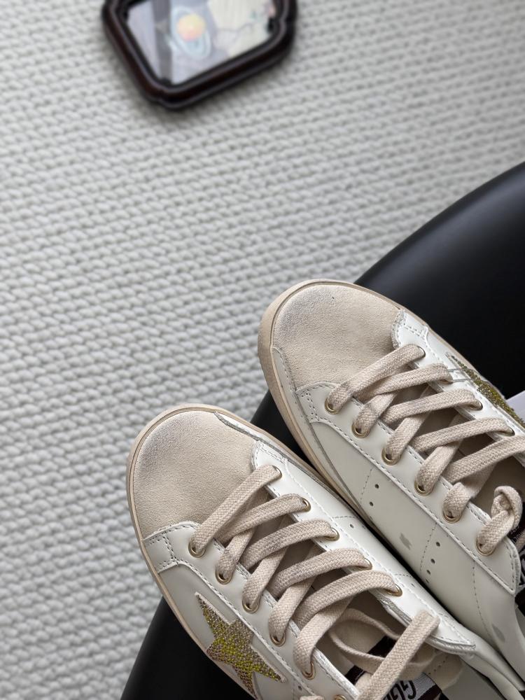 قولدن قوز Sneakers