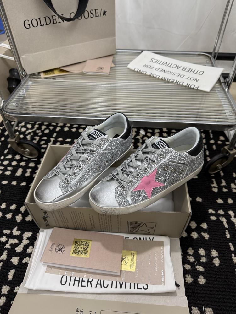 قولدن قوز Sneakers