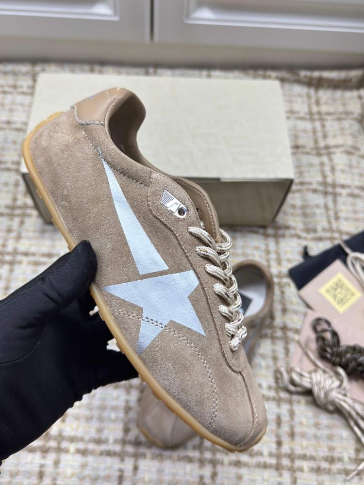 قولدن قوز Sneakers