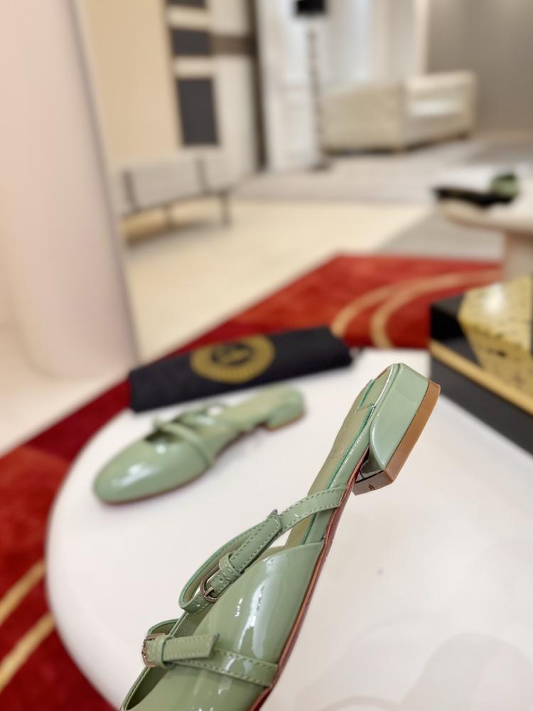كريستيان لوبتان ane Nina Flat Mules