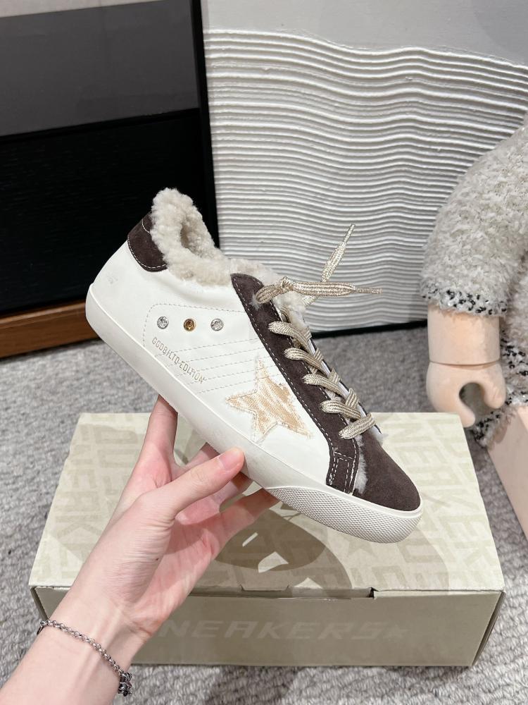 قولدن قوز Sneakers