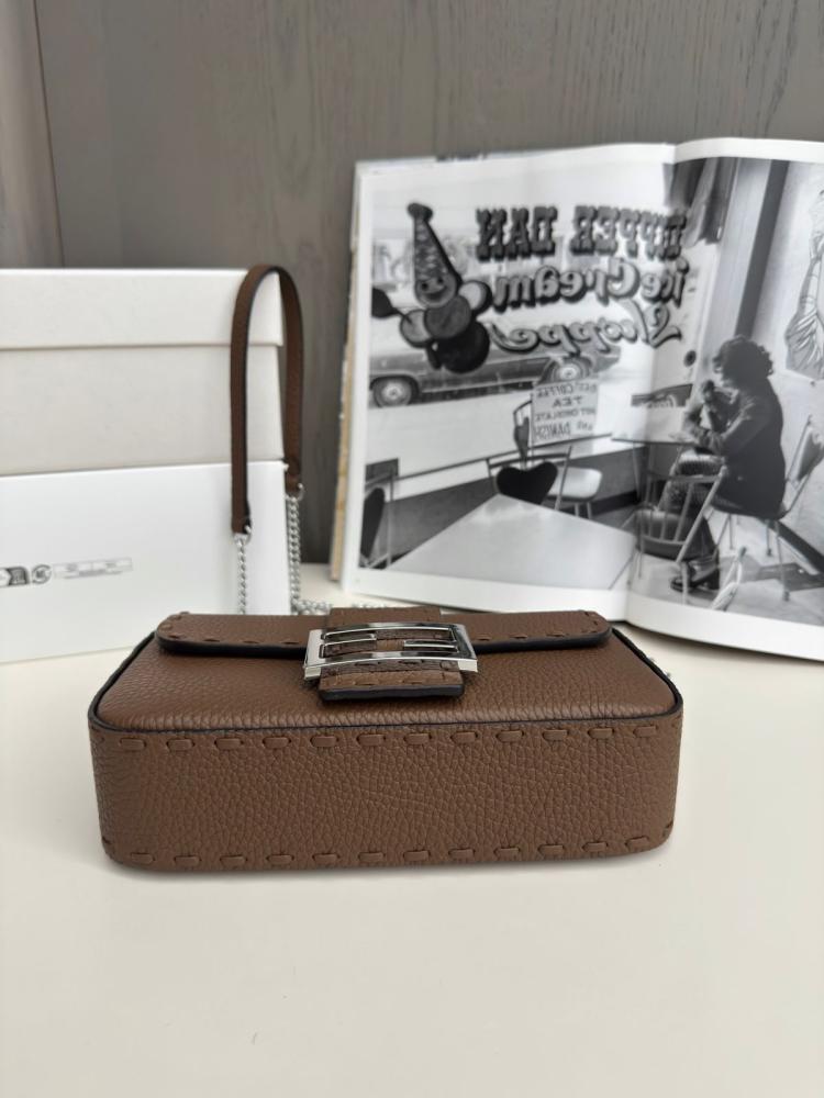 فندي Baguette Mini