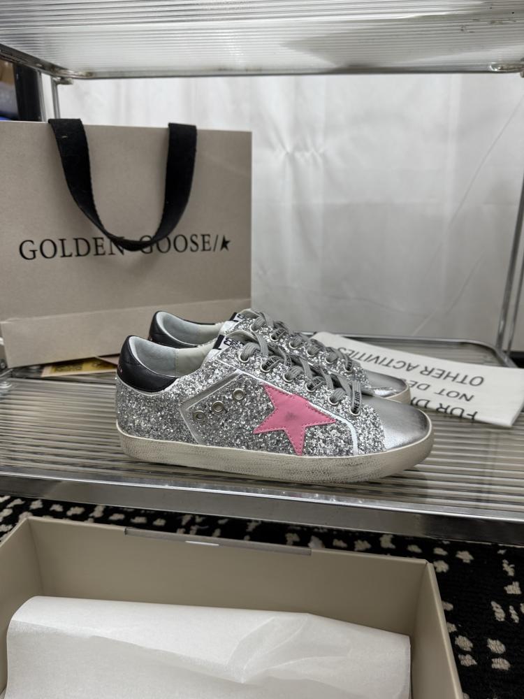 قولدن قوز Sneakers