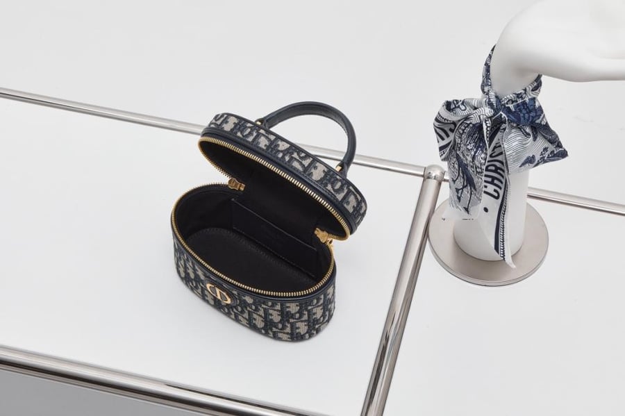 ديور  Montaigne Vanity