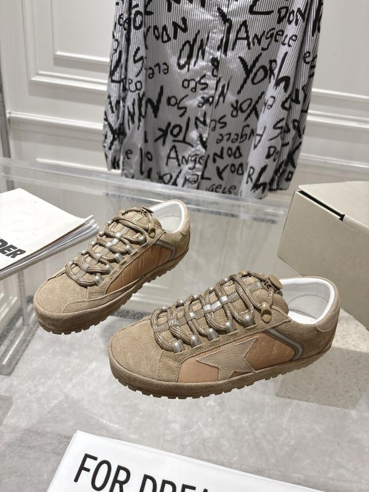 قولدن قوز Sneakers