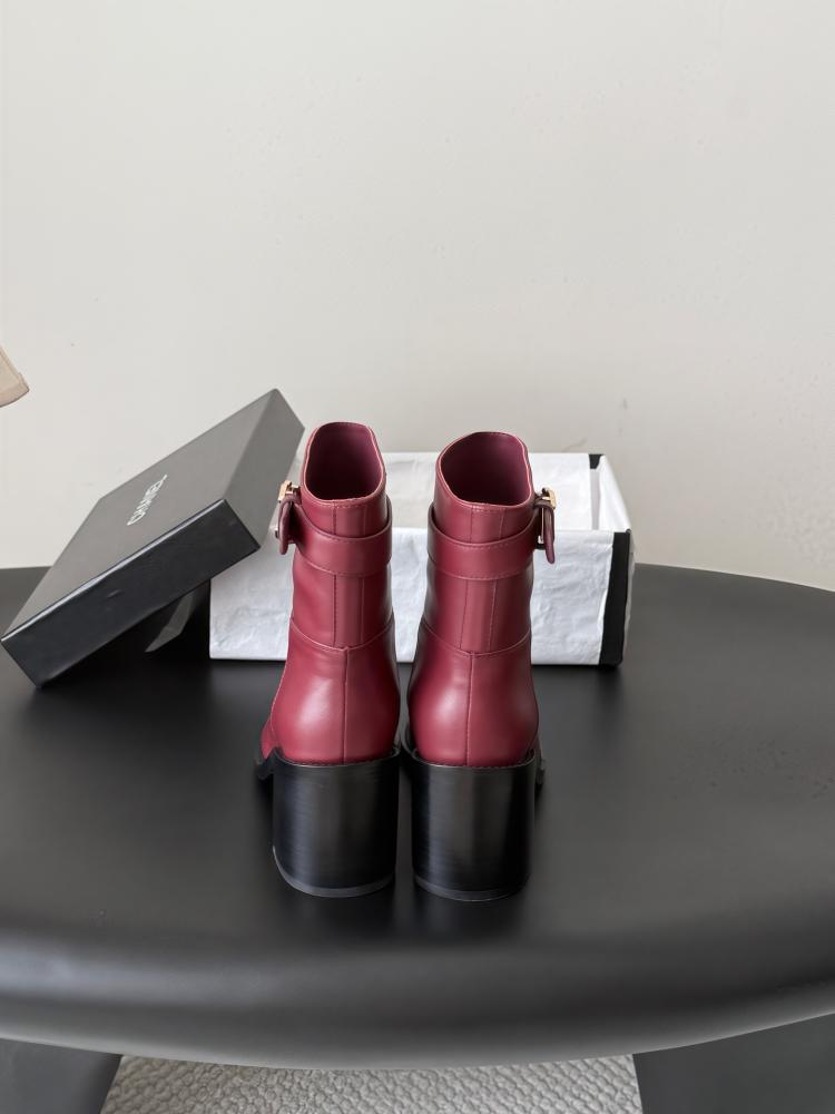 شانيل Boots