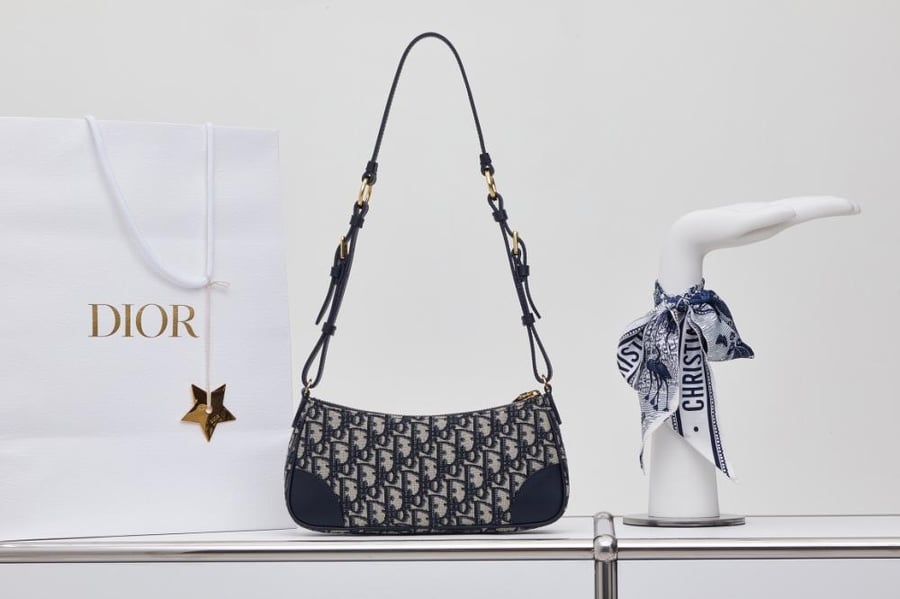 ديور  Montaigne Wanderlust