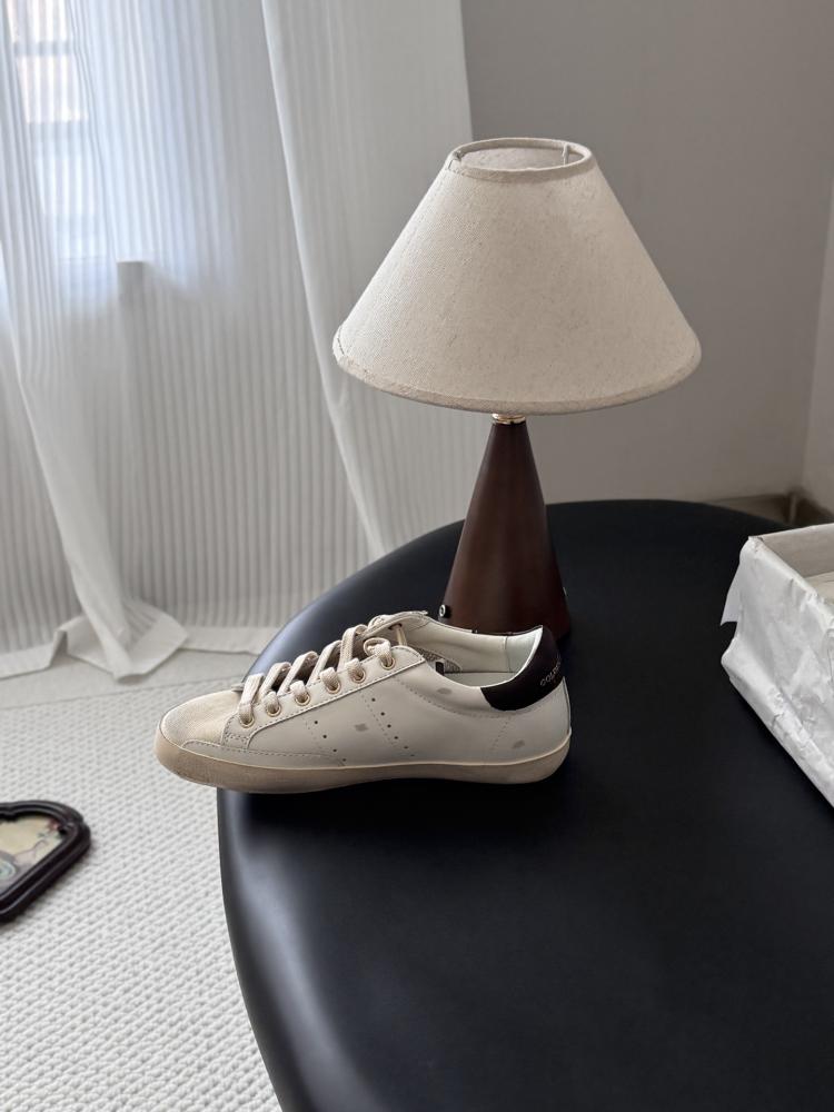 قولدن قوز Sneakers