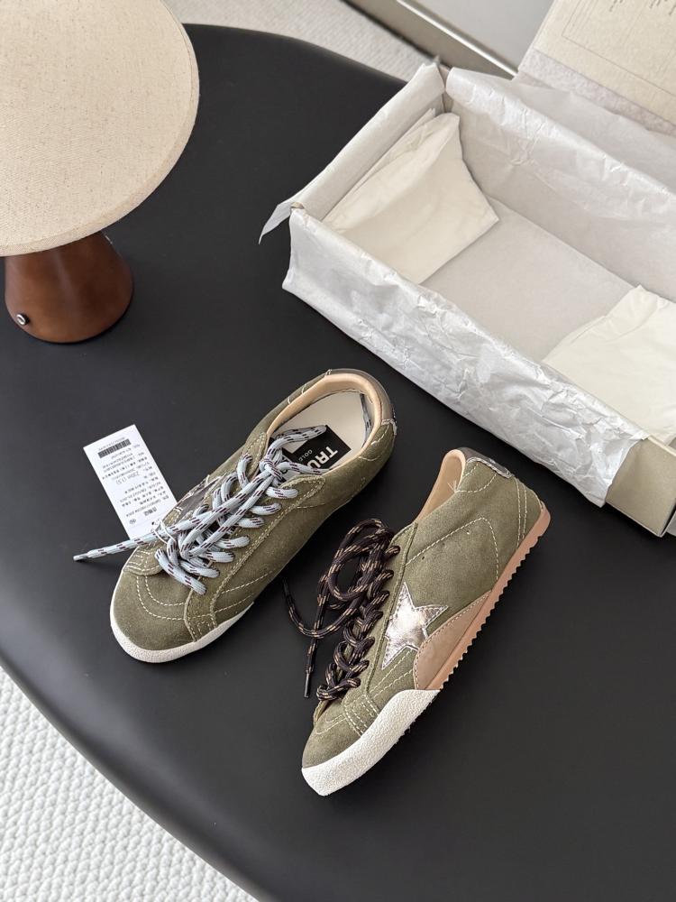 قولدن قوز Sneakers